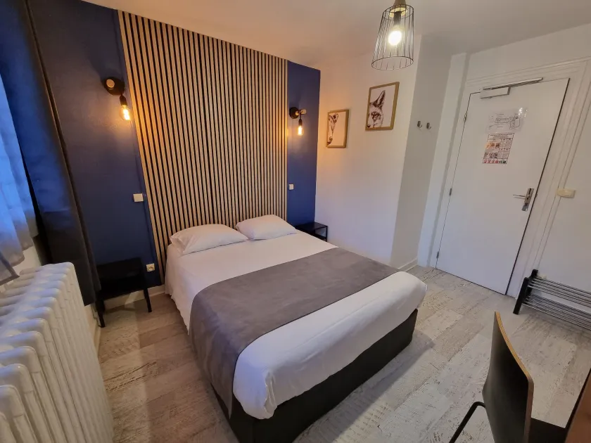 Hotel Le Bourgogne - Image 1