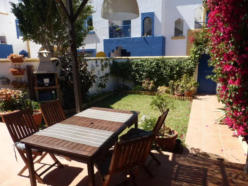 Spacious flat with a garden, El Minarete, in Roquetas de Mar - Image 1