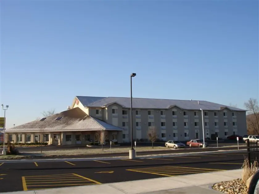 Ameristay Inn & Suites - Image 1