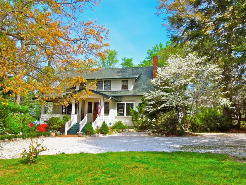 Oakland Cottage Bed and Breakfast - Image 1