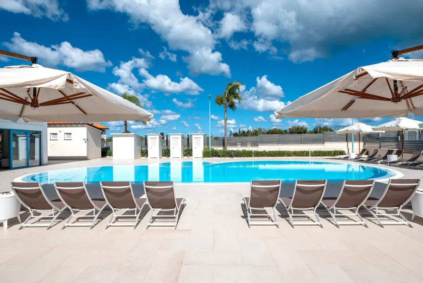 Icaro Apartments - Image 1