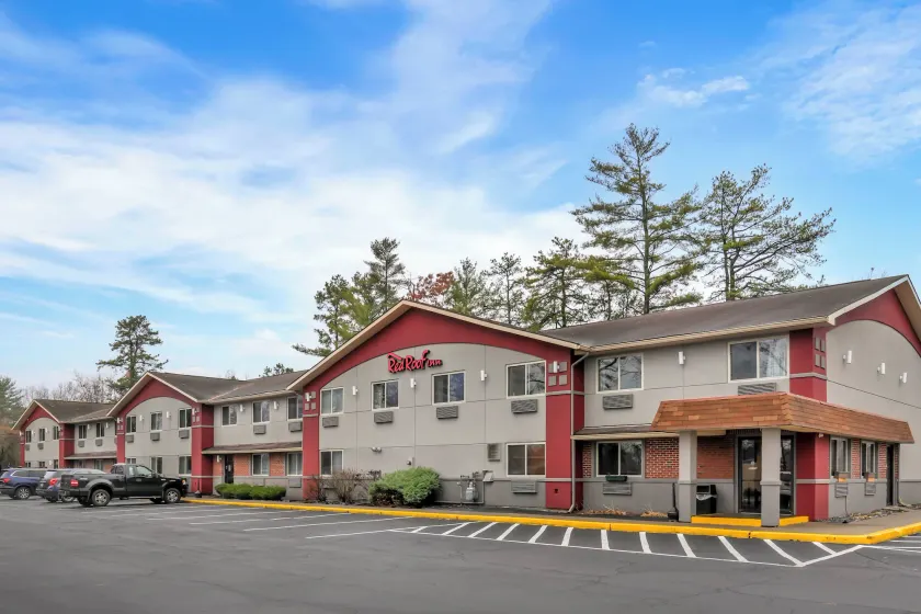Red Roof Inn Queensbury - Image 1