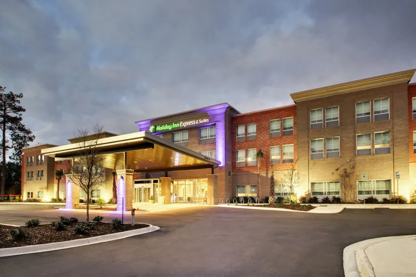 Holiday Inn Express & Suites Charleston NE Mt Pleasant US17 by IHG - Image 1