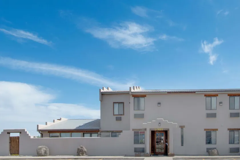 Super 8 by Wyndham Taos - Image 1