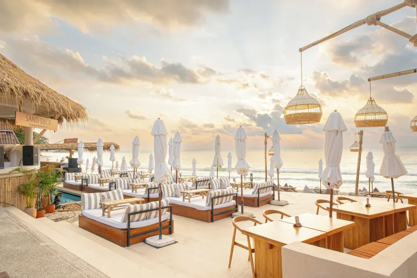 Al's Resort - Image 1