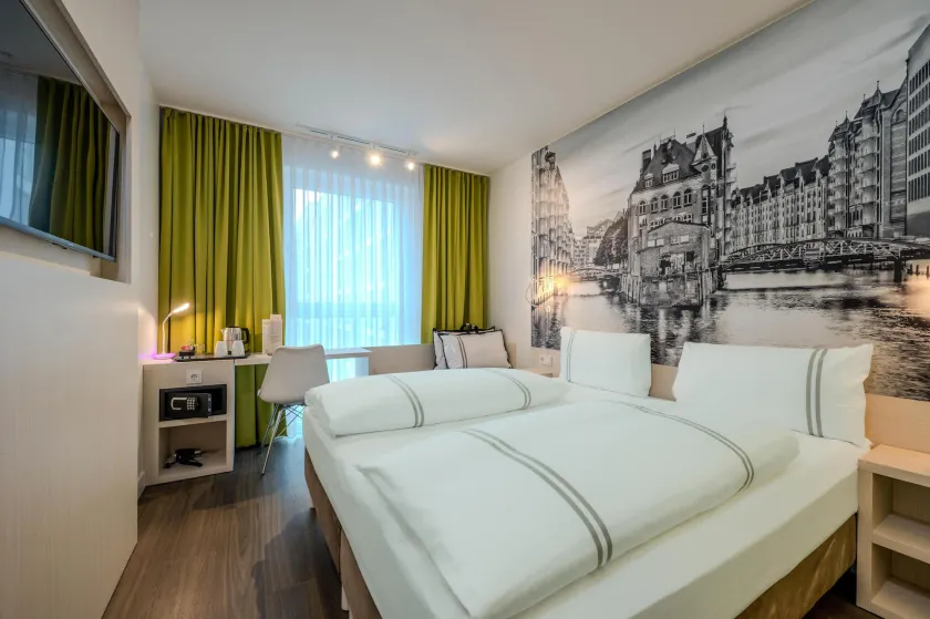 Premier Inn Hamburg City Berliner Tor - Image 1