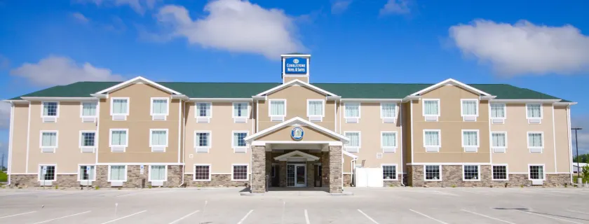 Cobblestone Hotel & Suites - Devils Lake - Image 1