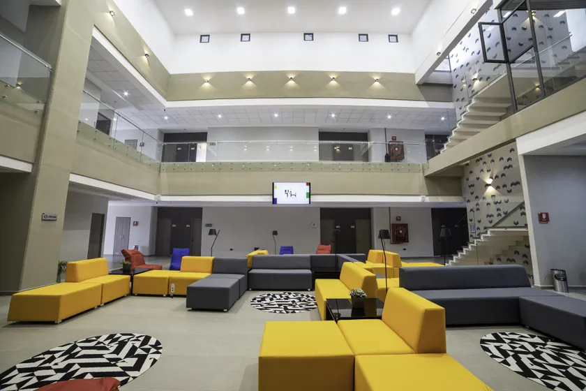 TH HOTEL & VIVIENDA - Image 1