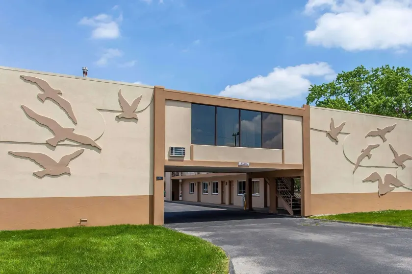 Rodeway Inn Sandusky North - Image 1