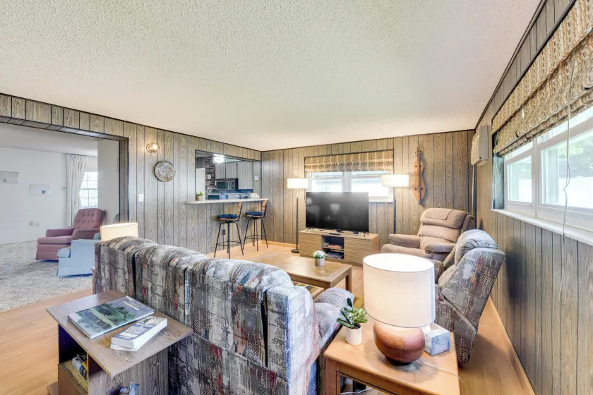 'grandpa Daves Vintage Getaway' in Pinellas Park! - Image 1