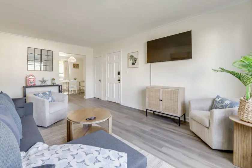 Walk to Parks & Marina! Waterfront Cambridge Condo - Image 1