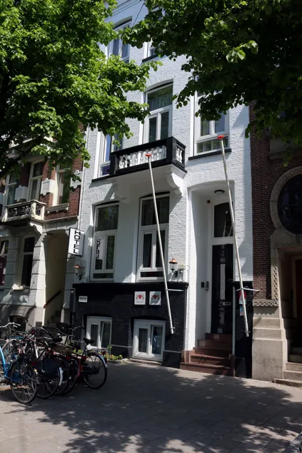 Floris Hotel - Image 1