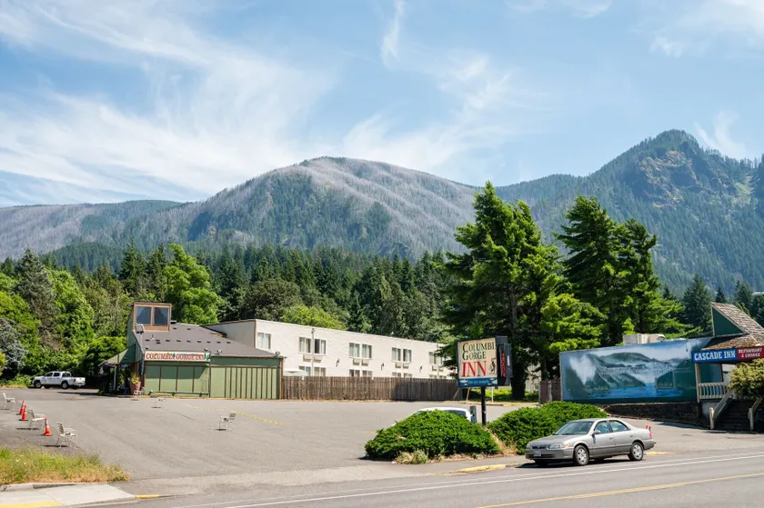 Columbia Gorge Inn - Image 1