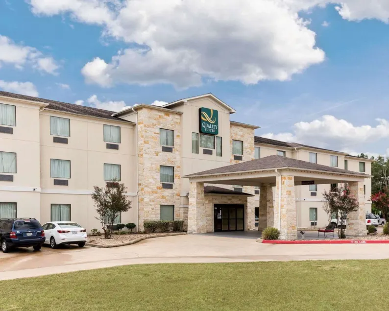 Quality Suites Huntsville Near University - Image 1