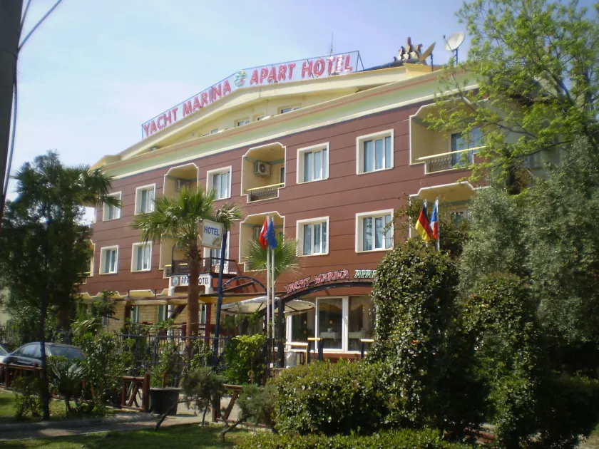 Blue Yacht Marina Apart Hotel - Image 1