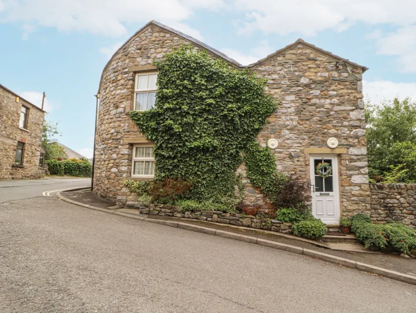 Corner Cottage - Image 1
