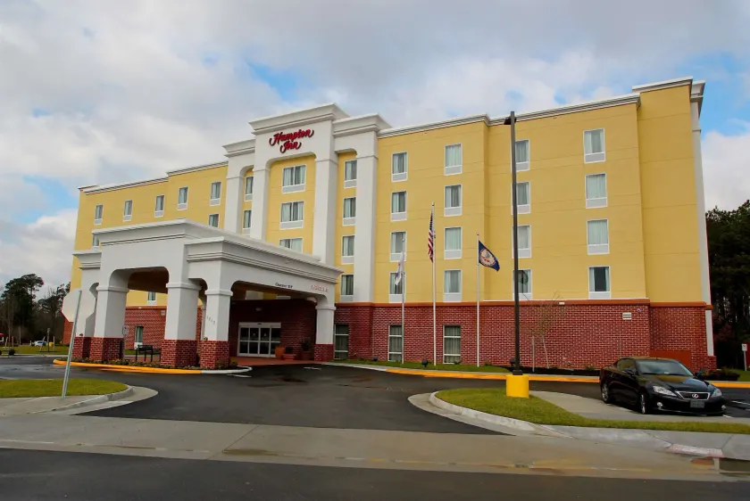 Hampton Inn Suffolk - Image 1