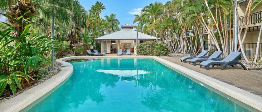 Trinity Beach Club Holiday Apartments - Image 1