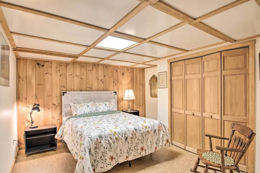 Cozy Easton Getaway w/ Hot Tub, Gas Grill! - Room