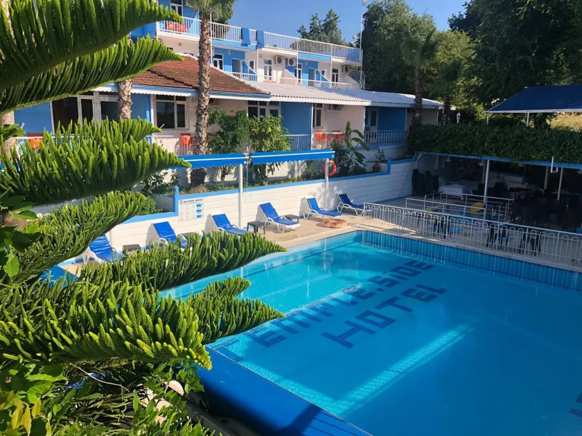 Side Temple Hotel - Image 1