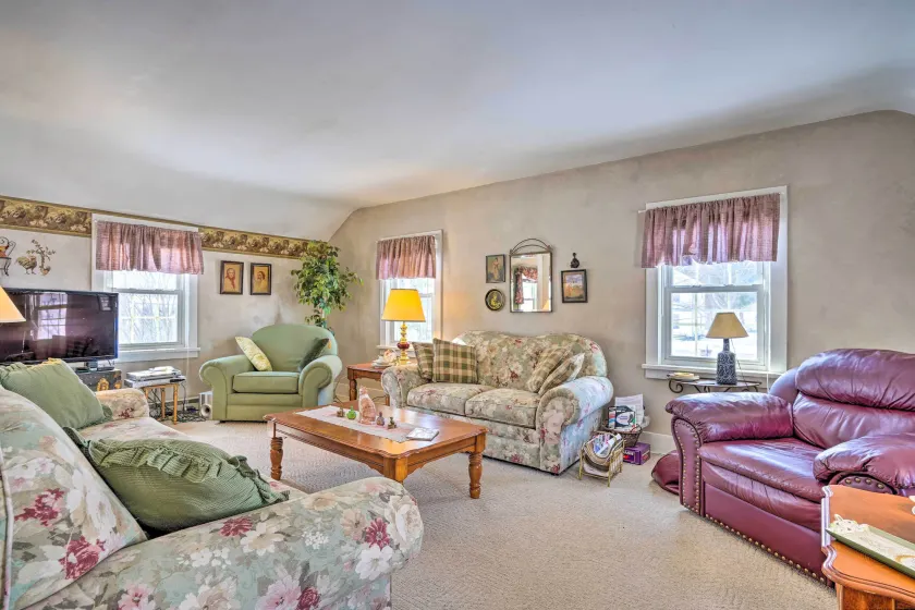 400 Ft to Chautauqua Lake, Mayville Cottage - Image 1