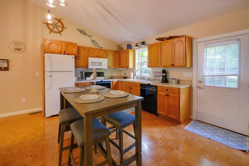 Walk to Lake Sinclair: Home w/ Covered Patio! - Image 1