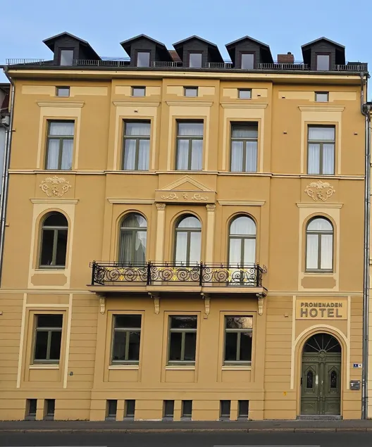 Promenaden Hotel - Image 1