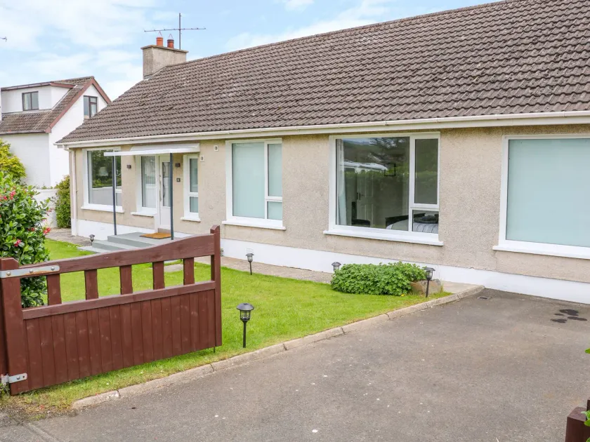 Seacoast Cottage - Image 1