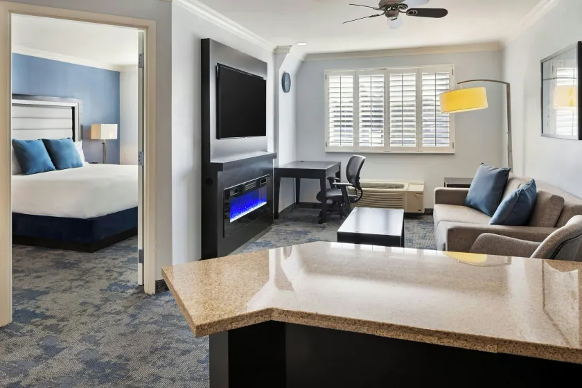 City Express by Marriott Manhattan Beach - Image 1