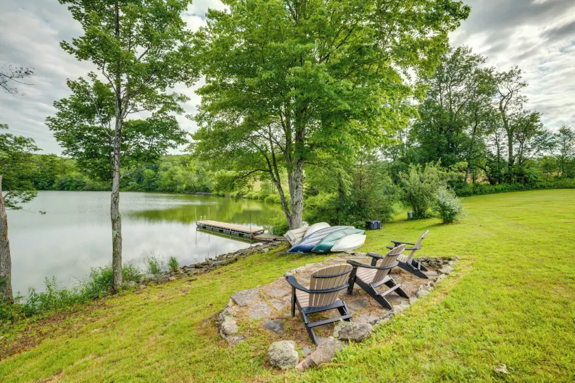 Lakefront Gem: Hot Tub & Game Room in Hancock - Image 1