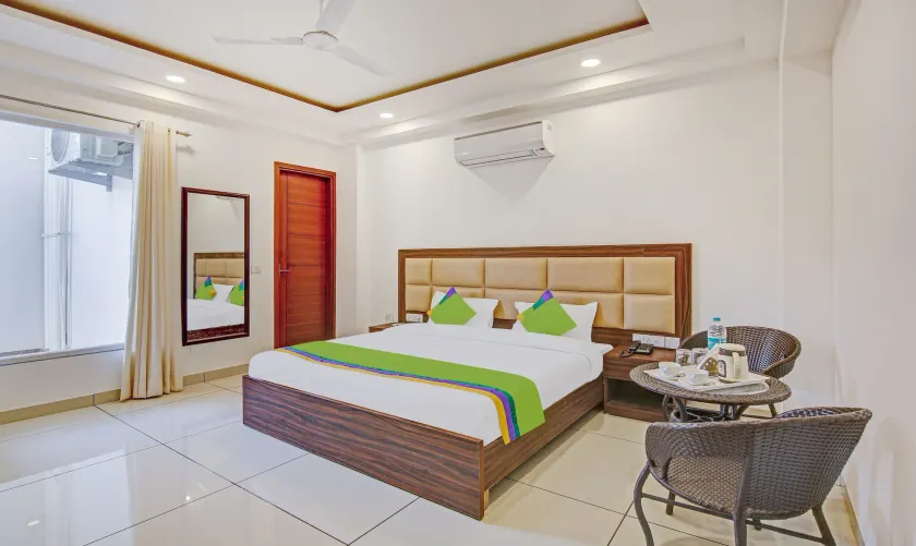Hotel Aviraj Inn - Image 1
