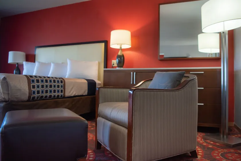 Spencer Inn & Suites - Image 1