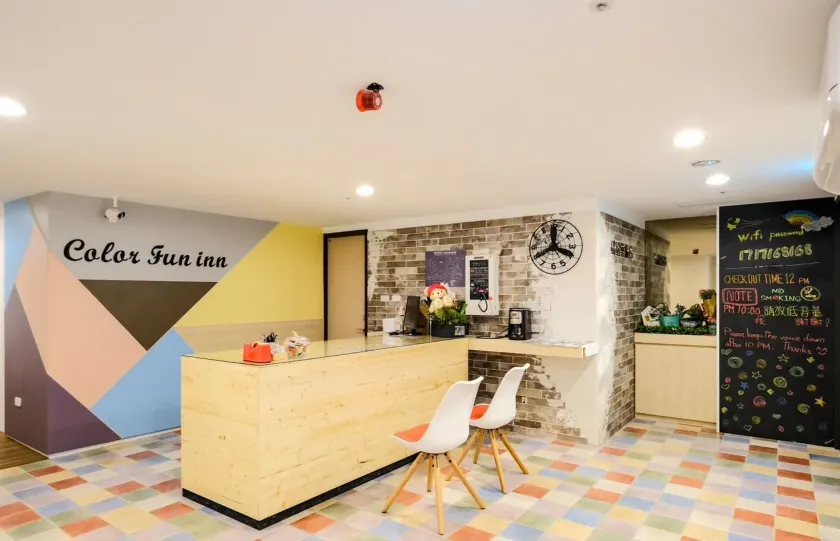 Color Fun inn - Image 1