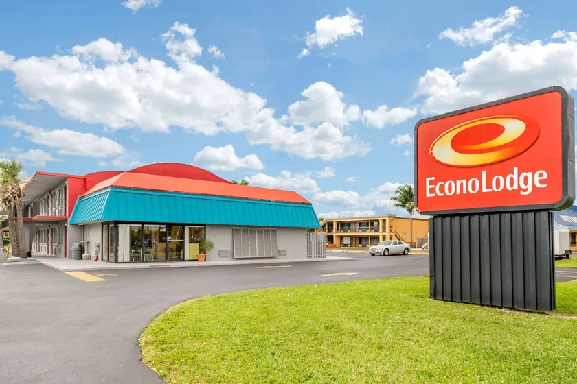 Econo Lodge Fort Myers North - Image 1