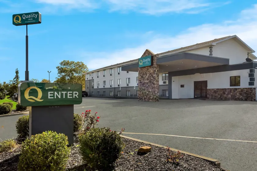 Quality Inn Hall of Fame - Image 1