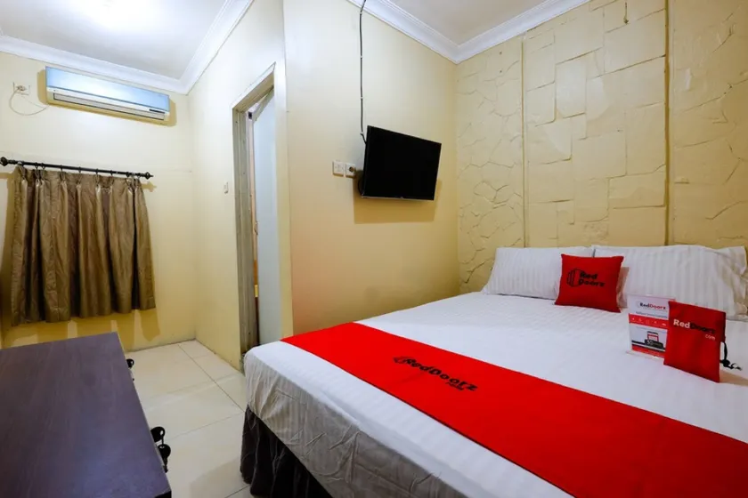 RedDoorz near Universitas Diponegoro Semarang - Image 1