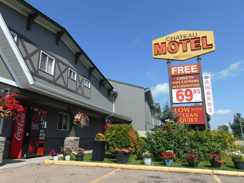 Chateau Motel - Image 1