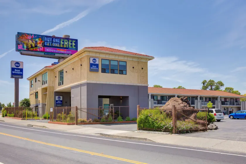 Best Western Sandman Hotel - Image 1