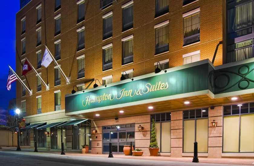 Hampton Inn & Suites Little Rock-Downtown - Image 1
