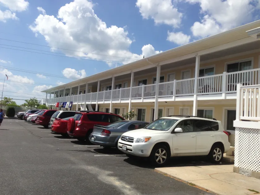 Kings Arms Motel - Image 1