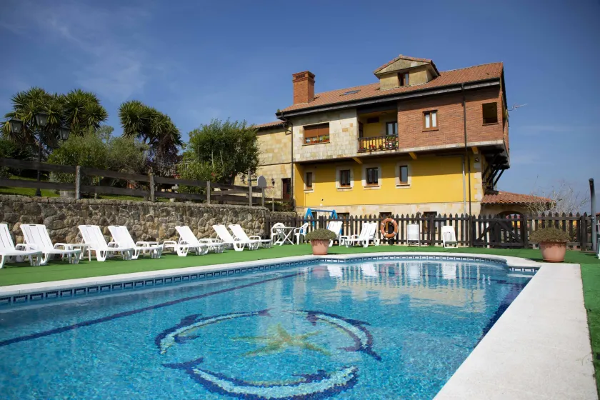 Apartamentos La Gloria - Image 1