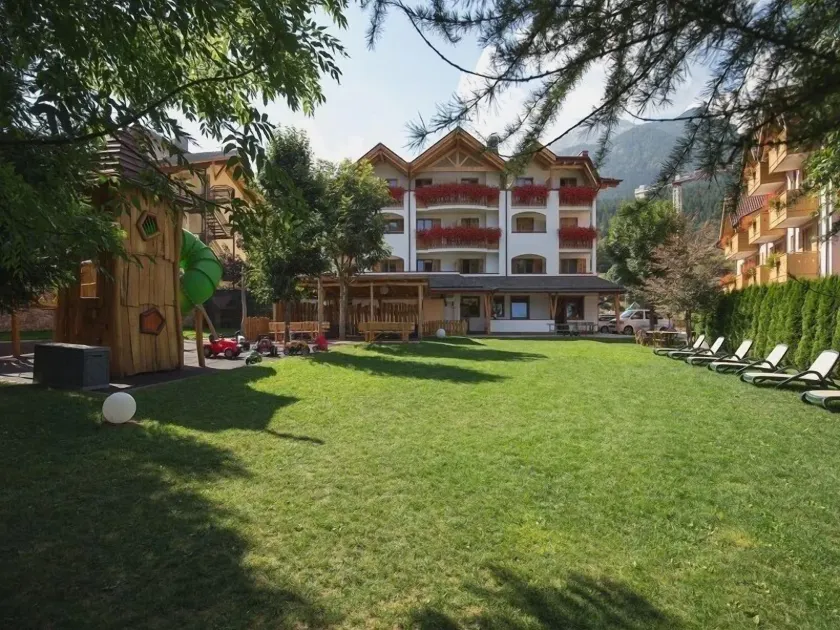 Hotel Ambiez - Image 1
