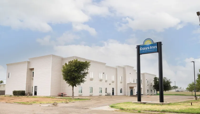 Days Inn by Wyndham Plainview Texas - Image 1