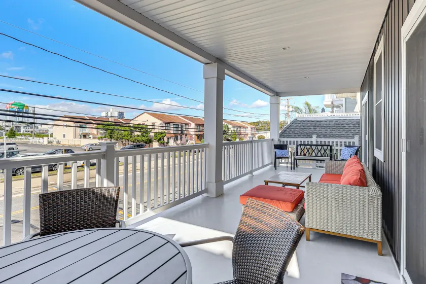 Walk to Beach & Moreys Piers: Family Getaway! - Image 1