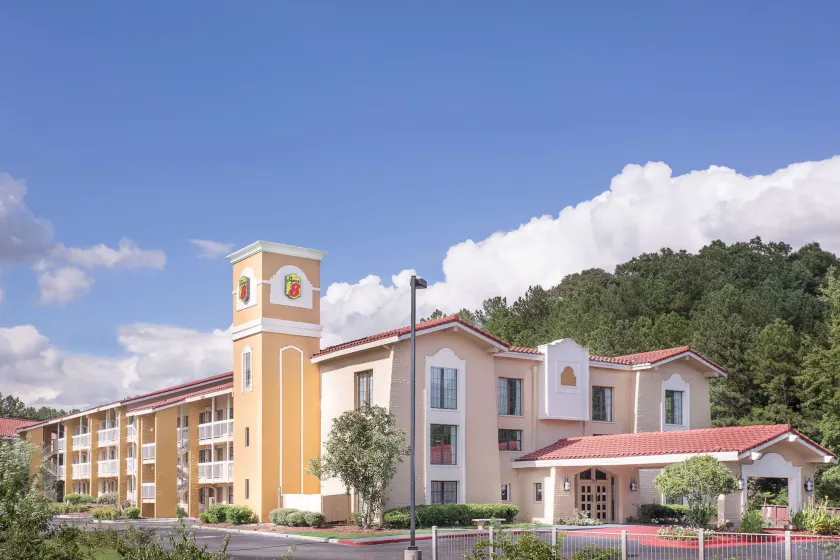 Super 8 by Wyndham Austell/Six Flags - Image 1