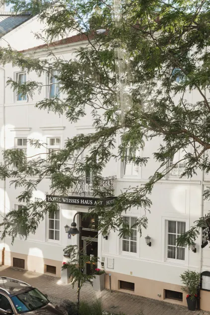 Boutique-Hotel Weisses Haus Art - Image 1