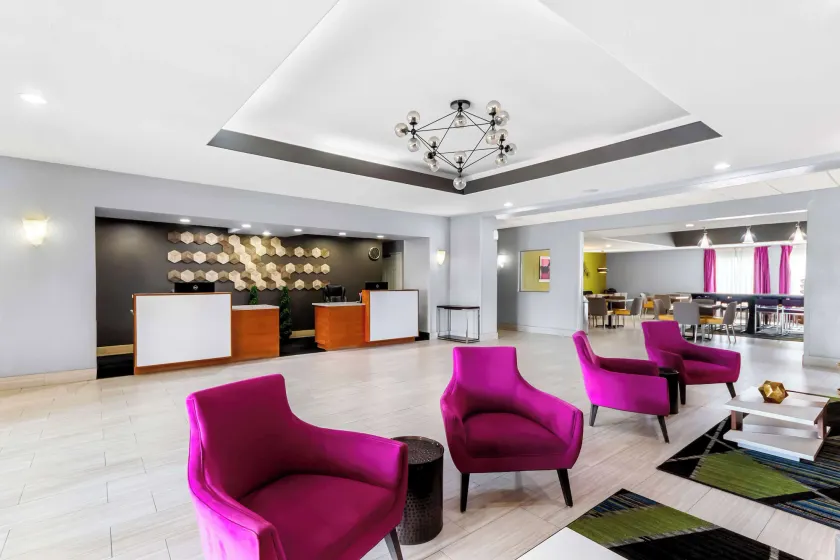 Best Western Boerne Inn & Suites - Image 1