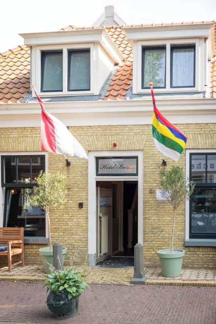 Hotel Buren - Image 1