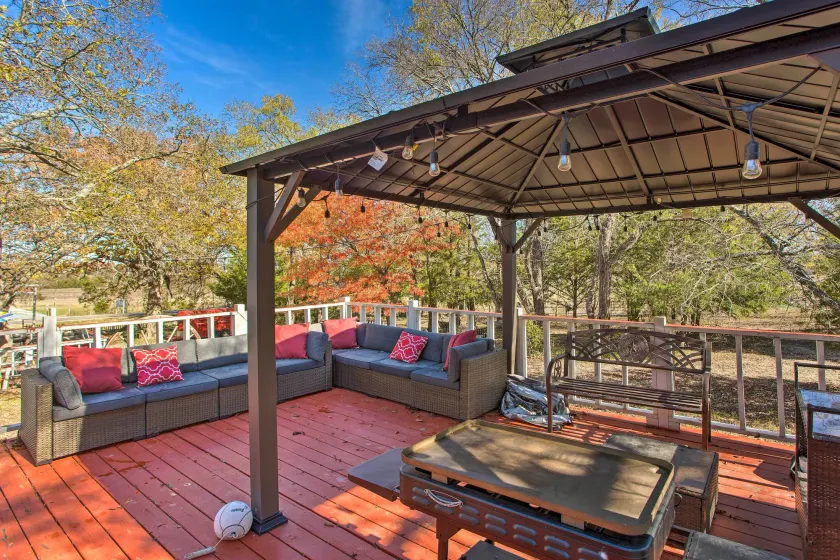 Deck, Grill & Yard: Pet-friendly Van Alstyne Gem! - Image 1