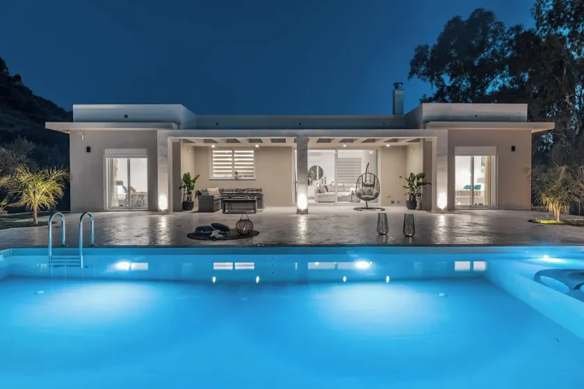 Melissia Luxury Villa - Image 1